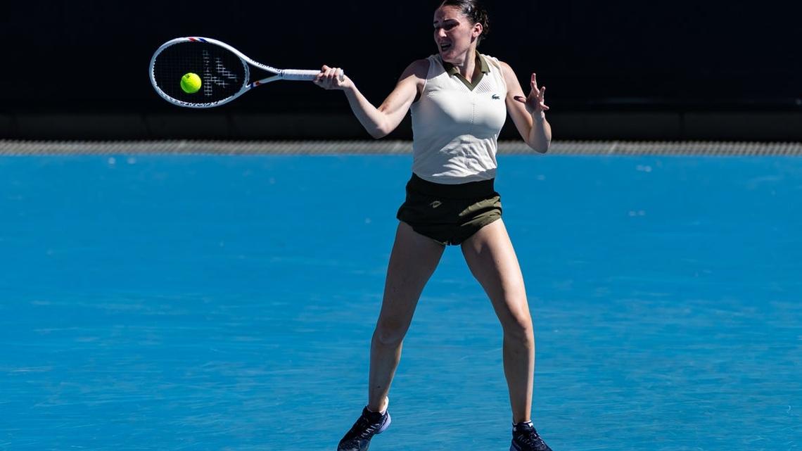 Elsa Jacquemot pulls out narrow 3-setter to kick off Miami Open 