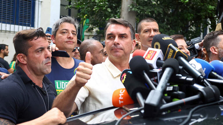 Elecciones en Brasil: Bolsonaro supera expectativas y enfrentará a Lula en segunda vuelta