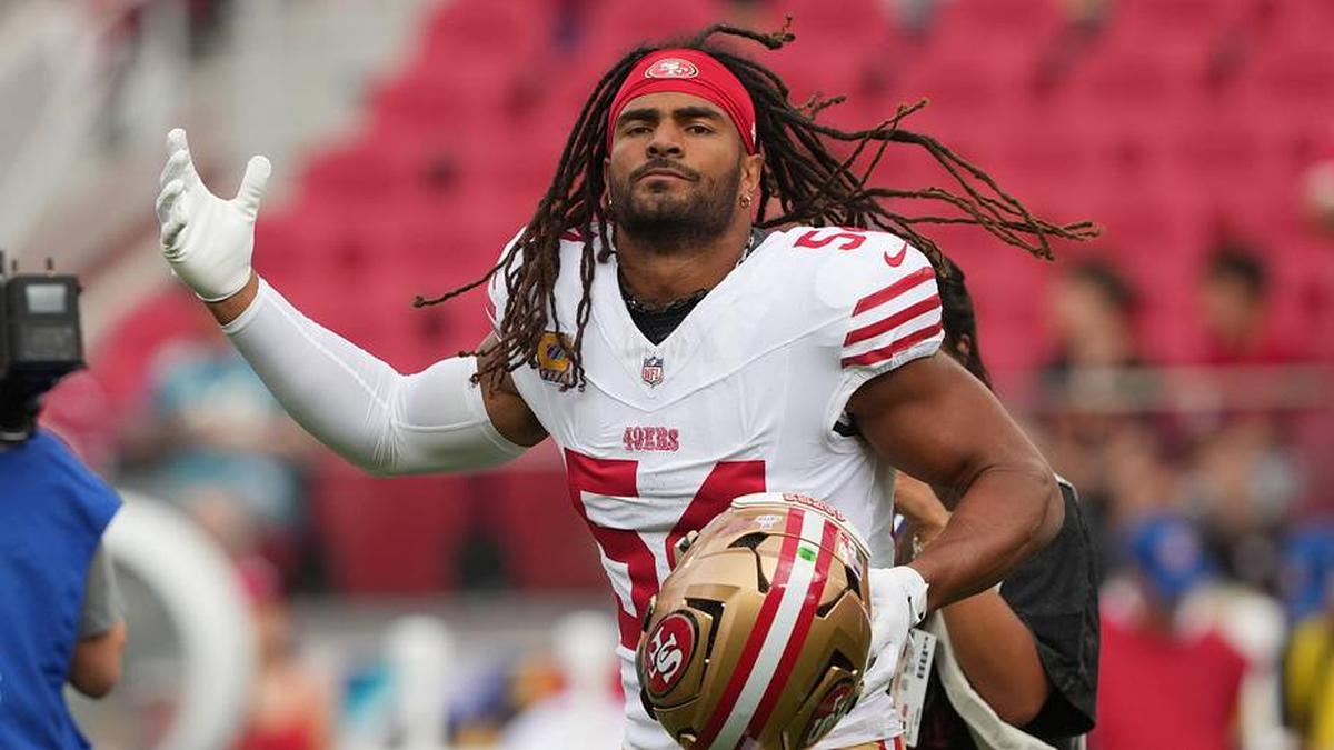  Sep 28, 2025; Santa Clara, California, USA; San Francisco 49ers middle linebacker Fred Warner (54) before the game against the Jacksonville Jaguars at Levi's Stadium. Mandatory Credit: Darren Yamashita-Imagn Images | Darren Yamashita-Imagn Images 