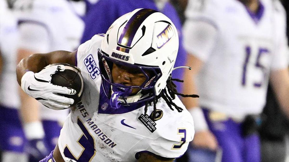  Dec 20, 2025; Eugene, OR, USA; James Madison Dukes running back Wayne Knight (3) rushes during the second quarter against the Oregon Ducks at Autzen Stadium. Mandatory Credit: Troy Wayrynen-Imagn Images | Troy Wayrynen-Imagn Images 