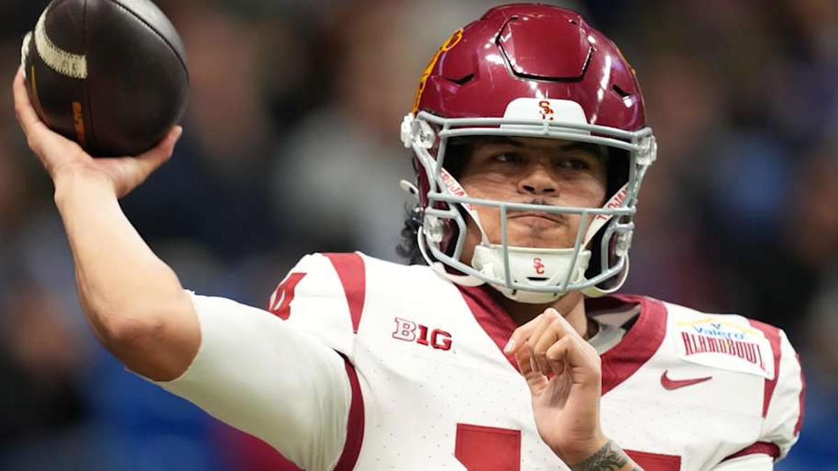  Dec 30, 2025; San Antonio, TX, USA; Southern California Trojans quarterback Jayden Maiava (14) throws the ball against the TCU Horned Frogs in the first half during the Alamo Bowl at Alamodome. Mandatory Credit: Kirby Lee-Imagn Images | Kirby Lee-Imagn Images 
