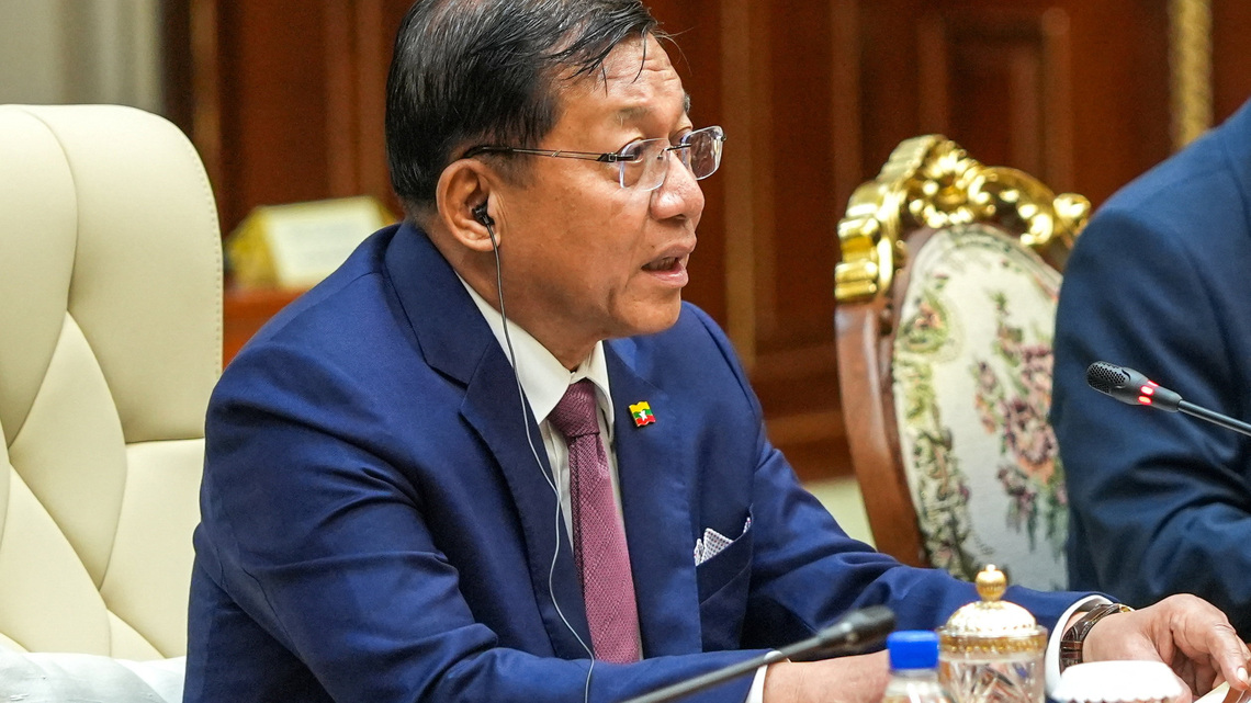 Malaysia PM to offer to host Myanmar's Min Aung Hlaing in deal for Rohingya return 