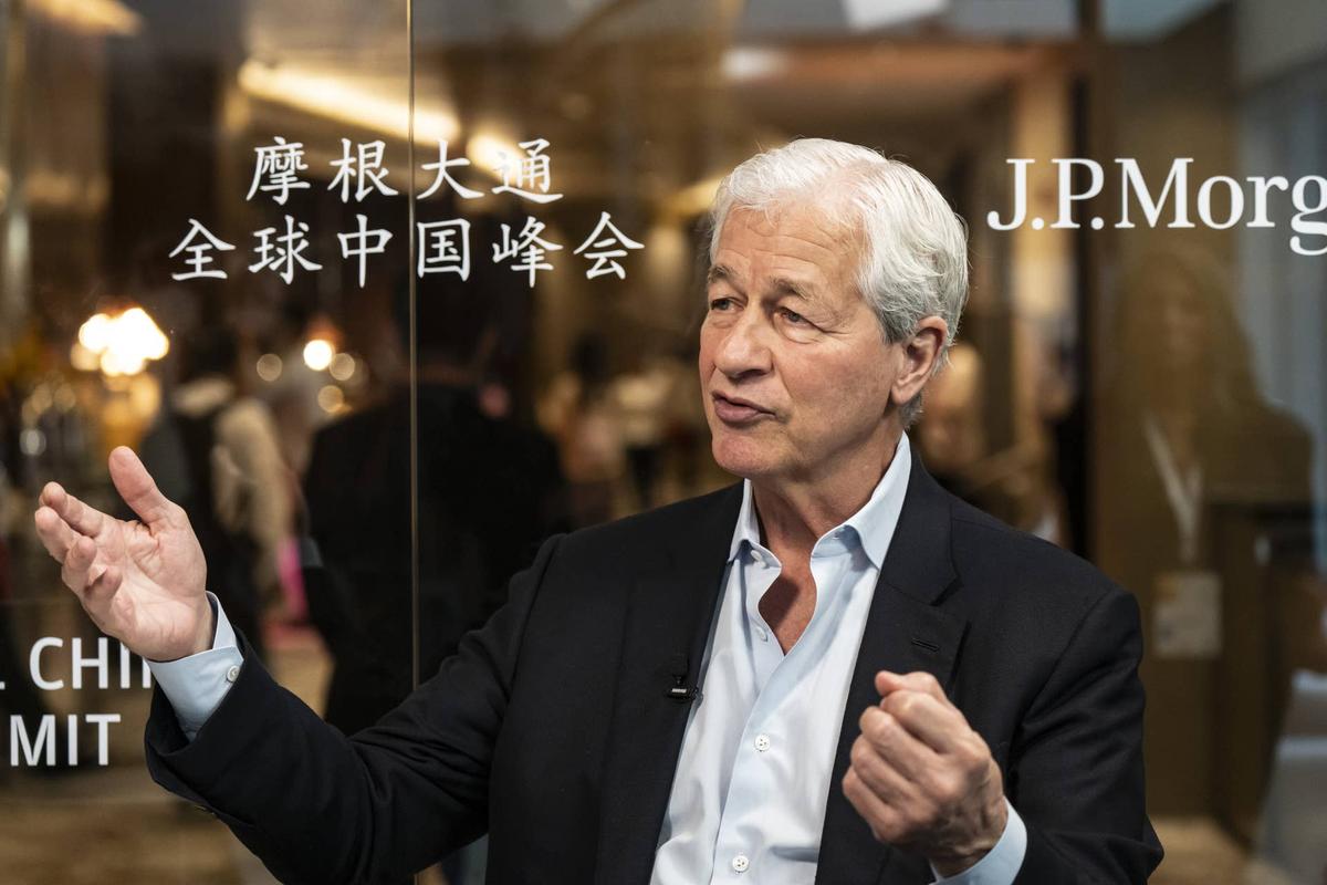  Jamie Dimon tells Bloomberg AI will reduce the firm's jobs down the road. 
