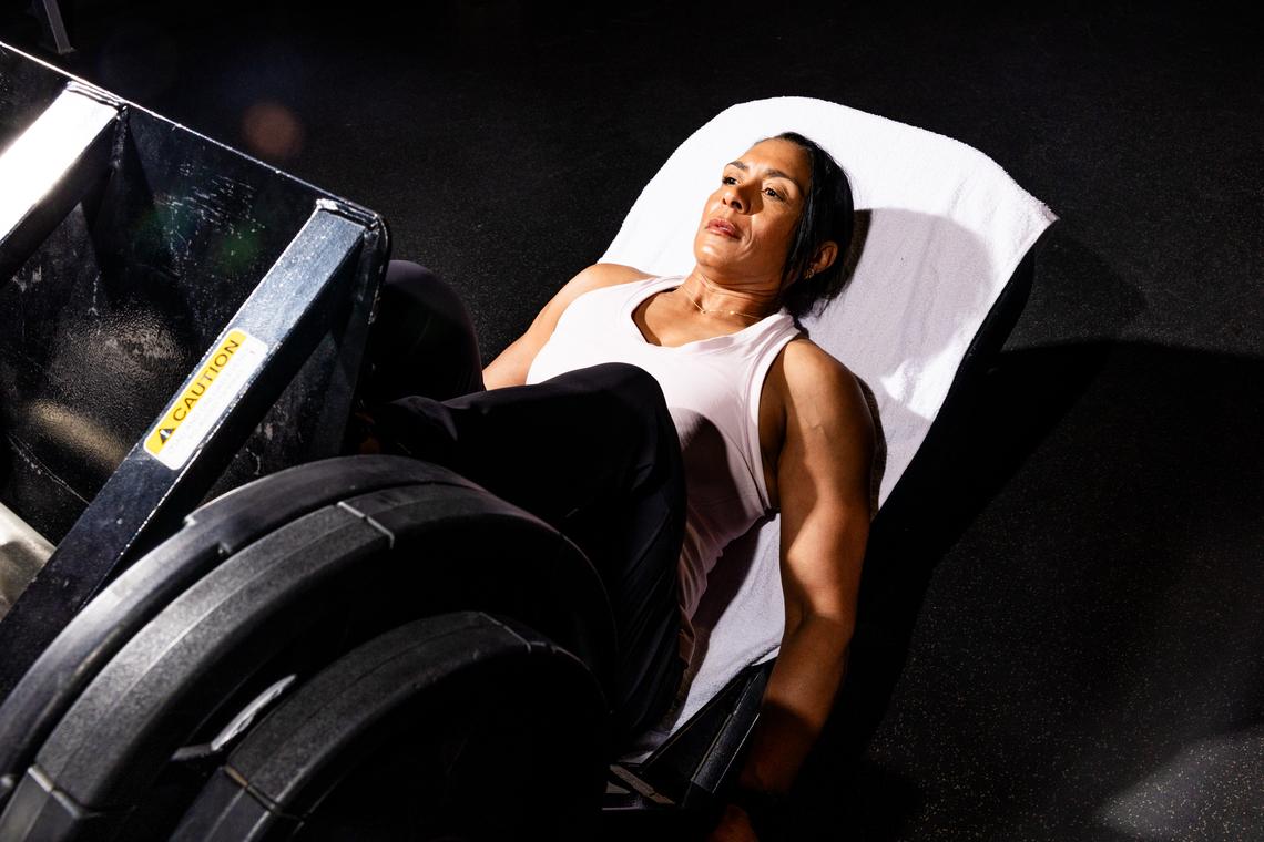 Victoria Boyd's does strength training at Fit Club in Las Vegas, April 12, 2026. Everyday athletes are turning to A.I. chatbots for training advice. (Roger Kisby/The New York Times)