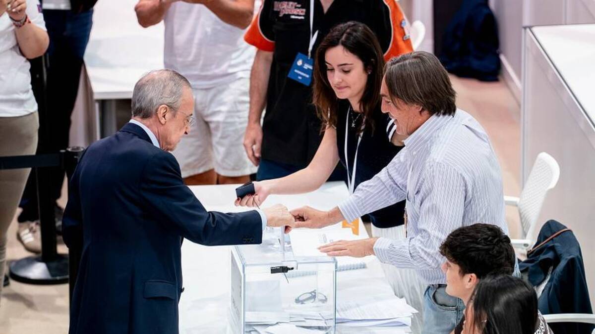  Pérez cast his vote on Sunday morning. | Angel Perez Meca/Europa Press/Getty Images 