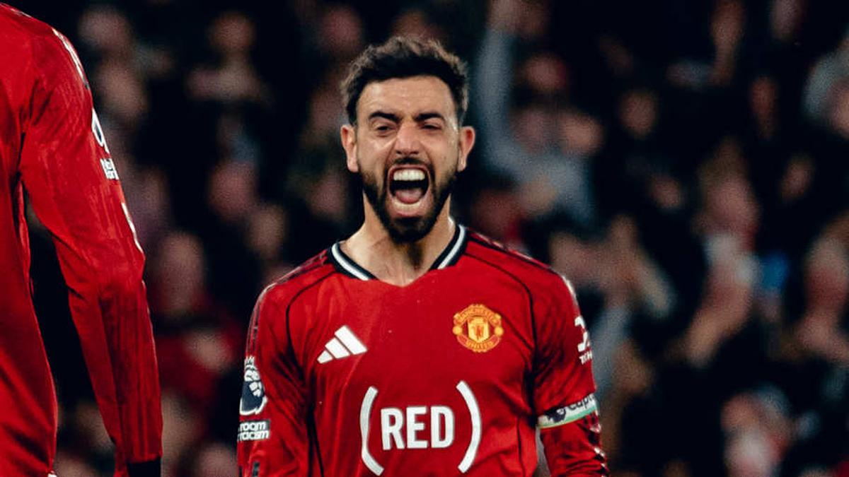  Bruno Fernandes is unplayable right now. | Zohaib Alam/MUFC/Manchester United/Getty Images 