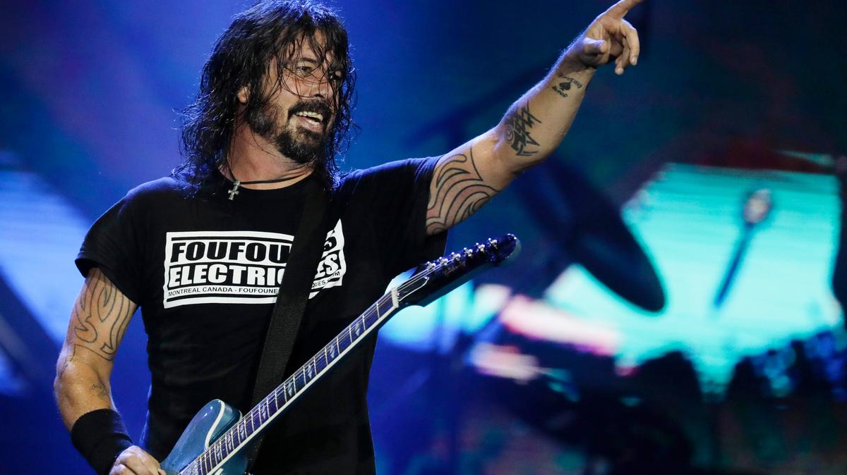 Dave Grohl and his band the Foo Fighters brought their tour to Bonner Springs on Thursday.