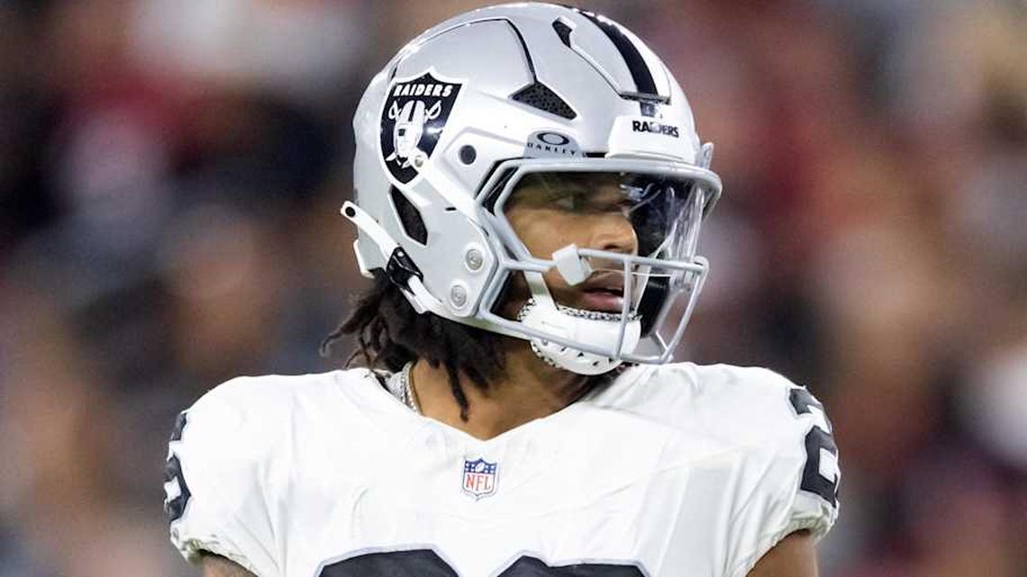  Aug 23, 2025; Glendale, Arizona, USA; Las Vegas Raiders cornerback Darien Porter (26) against the Arizona Cardinals during a preseason NFL game at State Farm Stadium. Mandatory Credit: Mark J. Rebilas-Imagn Images | Mark J. Rebilas-Imagn Images 