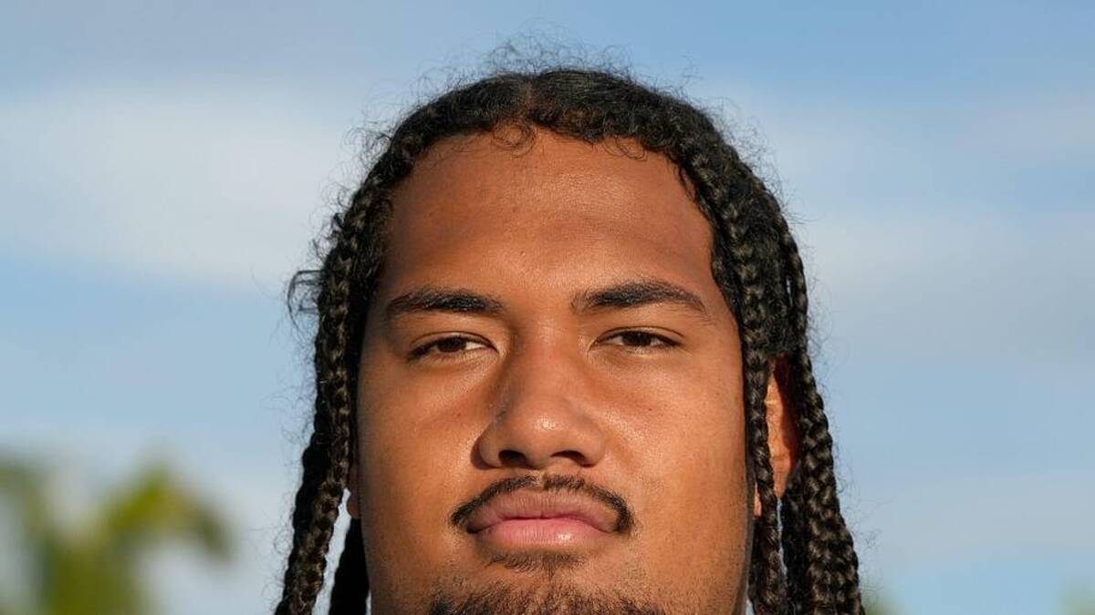  (#44) Keenyi Pepe, OL, 6'7, 330 pounds, for the white team, Class of 2026, during IMG's Academy Pro Day held at IMG's football field in Bradenton, FL on Thursday, Feb, 27, 2025. | Thomas Bender/ Sarasota Herald-Tribune / USA TODAY NETWORK via Imagn Images 