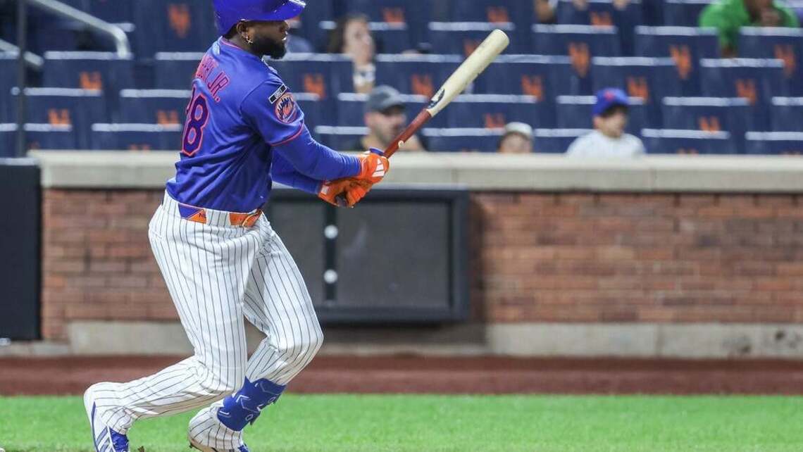 Luis Robert Jr.'s clutch hit carries Mets to win over Marlins  