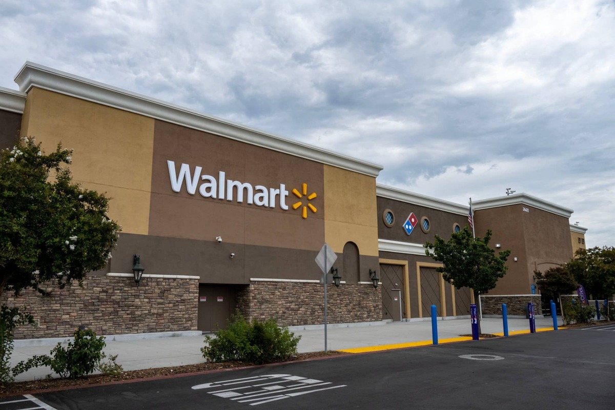  Walmart makes a new nuclear power deal with Constellation. 