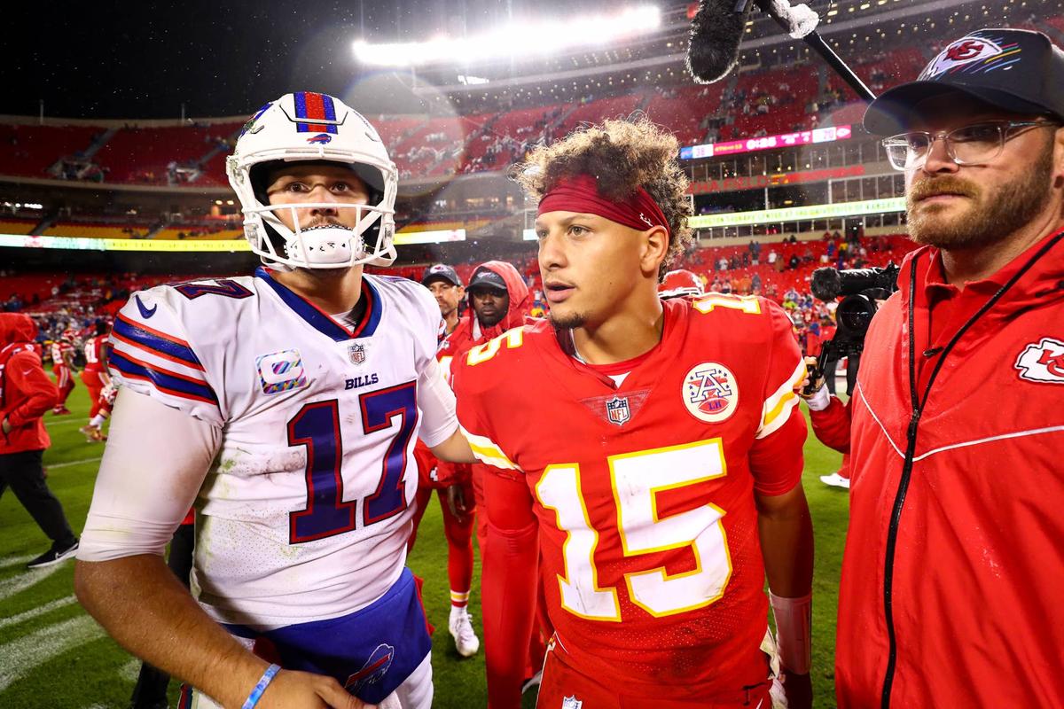  KANSAS CITY, MO - OCTOBER 10: Josh Allen #17 of the Buffalo Bills talks with Patrick Mahomes #15 of the Kansas City Chiefs after an NFL game at GEHA Field at Arrowhead Stadium on October 10, 2021 in Kansas City, Missouri. (Photo by Kevin Sabitus/Getty Images) 