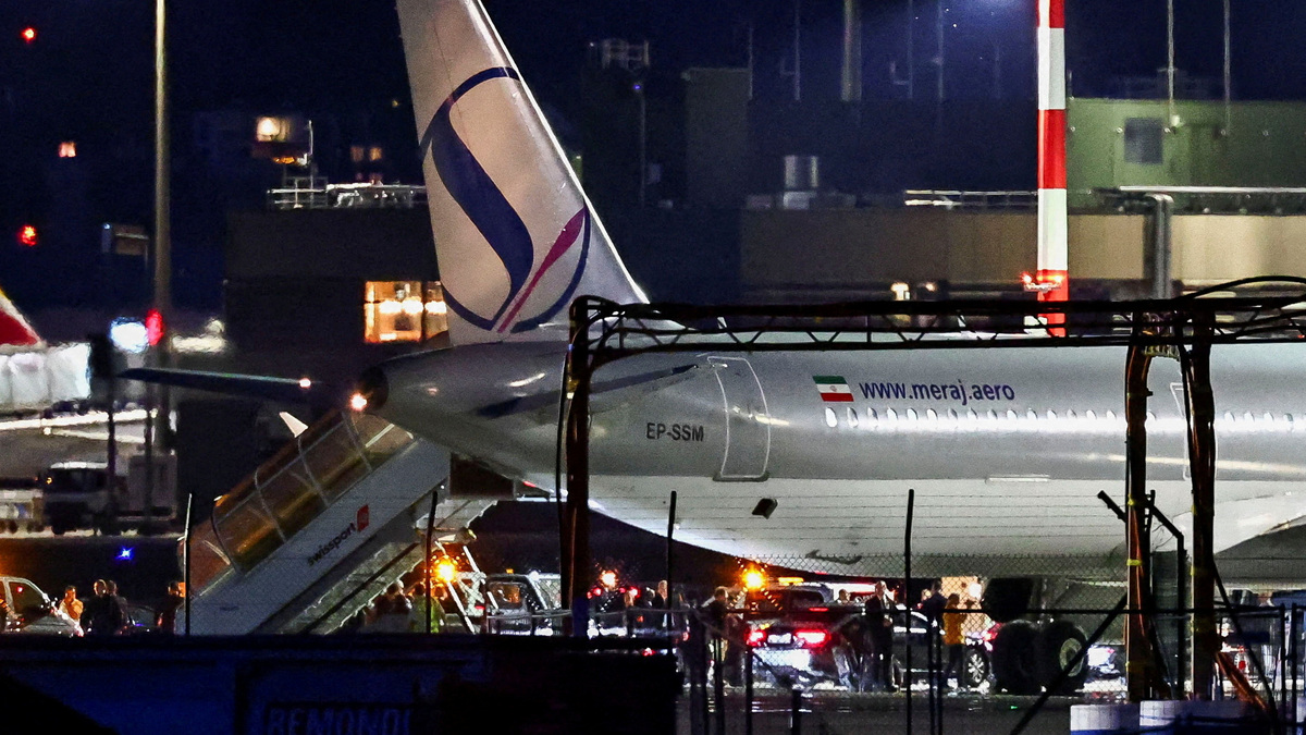 A convoy next to a plane after it landed, carrying an Iranian delegation led by chief negotiator Mohammad Baqer Qalibaf and Foreign Minister Abbas Araqchi, at the Zurich International Airport in Zurich, Switzerland, June 20, 2026. REUTERS/Denis Balibouse