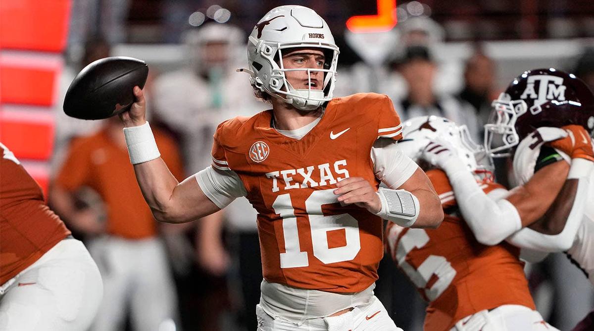  Texas Longhorns quarterback Arch Manning throws a pass during the first half against the Texas A&M Aggies at Darrell K Royal-Texas Memorial Stadium. Scott Wachter-Imagn Images