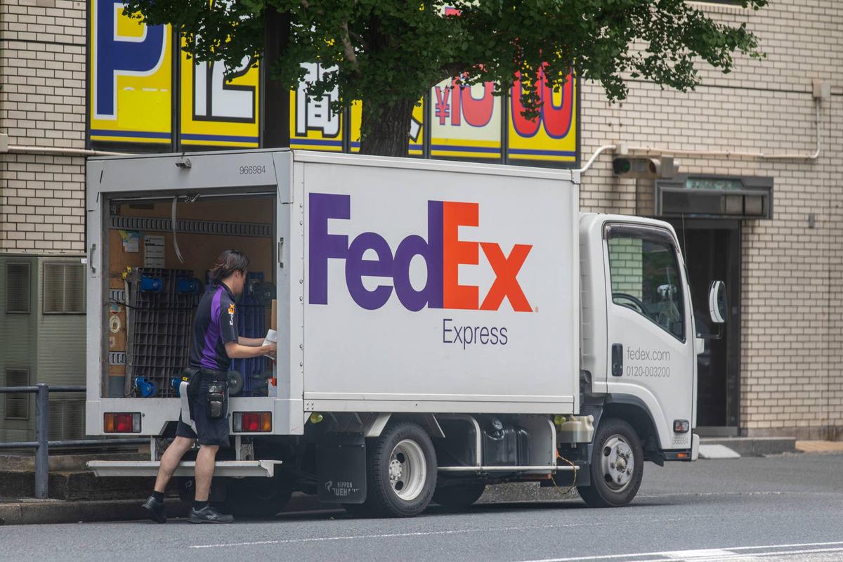  JPMorgan resets FedEx stock rating days before June 1 spinoff 