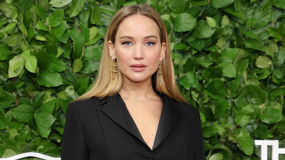 Jennifer Lawrence's 'Golf Handle' Bag Is *so* Much Sleeker Than a Crossbody 