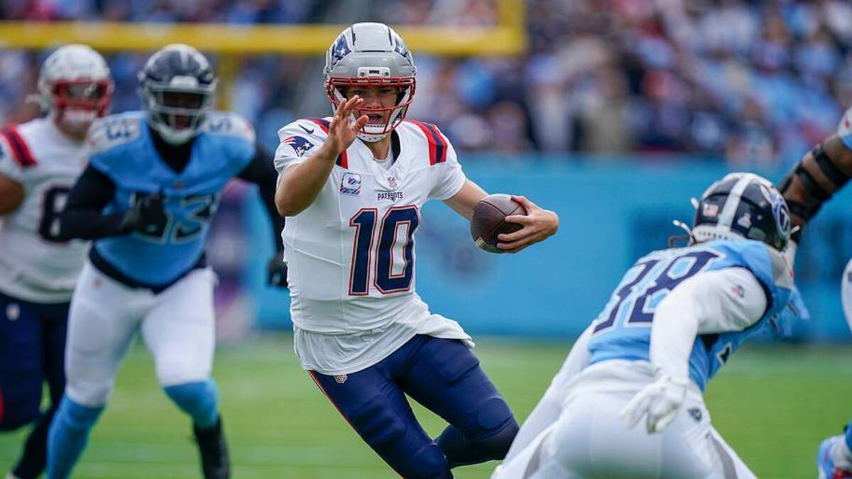  New England Patriots quarterback Drake Maye (10) scrambles against the New England Patriots during the first quarter at Nissan Stadium in Nashville, Tenn., Sunday, Oct. 19, 2025. | USA TODAY Network via Reuters Connect 