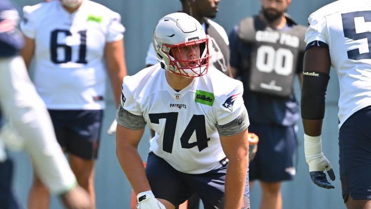  Jun 10, 2026; Foxborough, MA, USA; New England Patriots tackle Caleb Lomu (74) does a drill with offensive tackle Marcus Bryant (52) during minicamp at Gillette Stadium. Mandatory Credit: Eric Canha-Imagn Images | Eric Canha-Imagn Images 