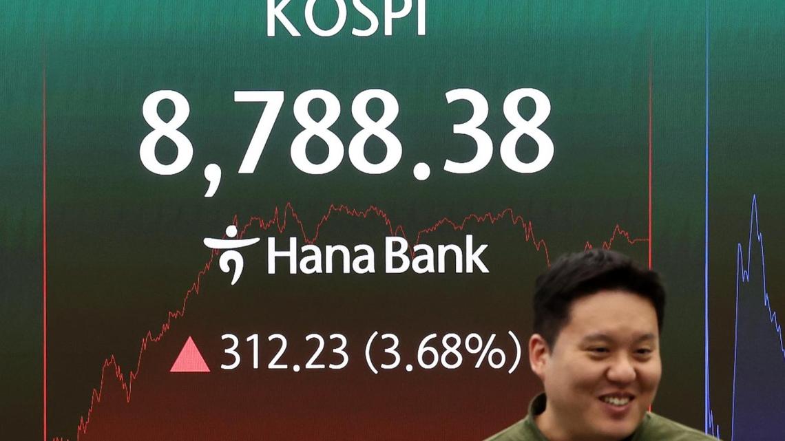 Seoul shares close at new high on tech rally amid AI optimism 