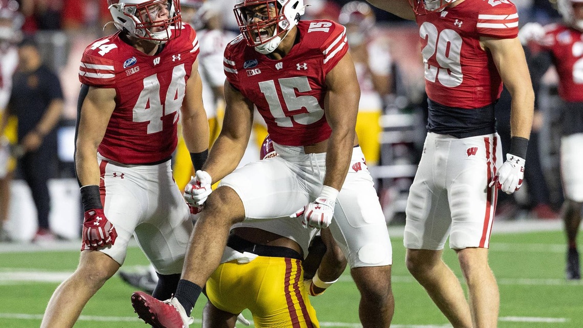 Wisconsin vs Iowa Prediction: Who Can Score to Stay in the CFP Chase? 