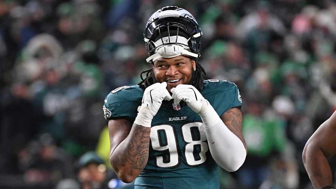  Jan 11, 2026; Philadelphia, PA, USA; Philadelphia Eagles defensive tackle Jalen Carter (98) against the San Francisco 49ers in an NFC Wild Card Round game at Lincoln Financial Field. | Eric Hartline-Imagn Images 