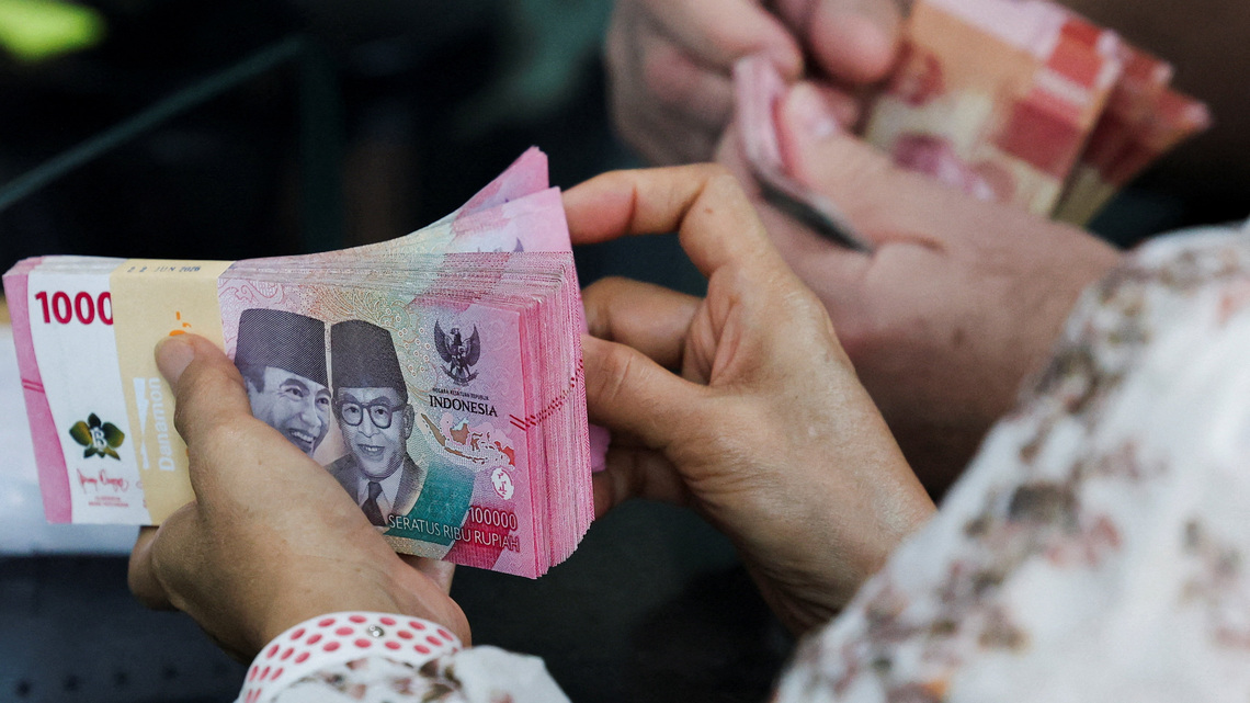 Rupiah set for biggest weekly fall since May as higher US yields, stronger dollar bite 