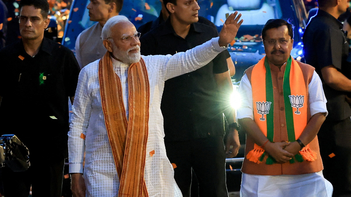 Modi urges limits on fuel use, travel and imports to save forex