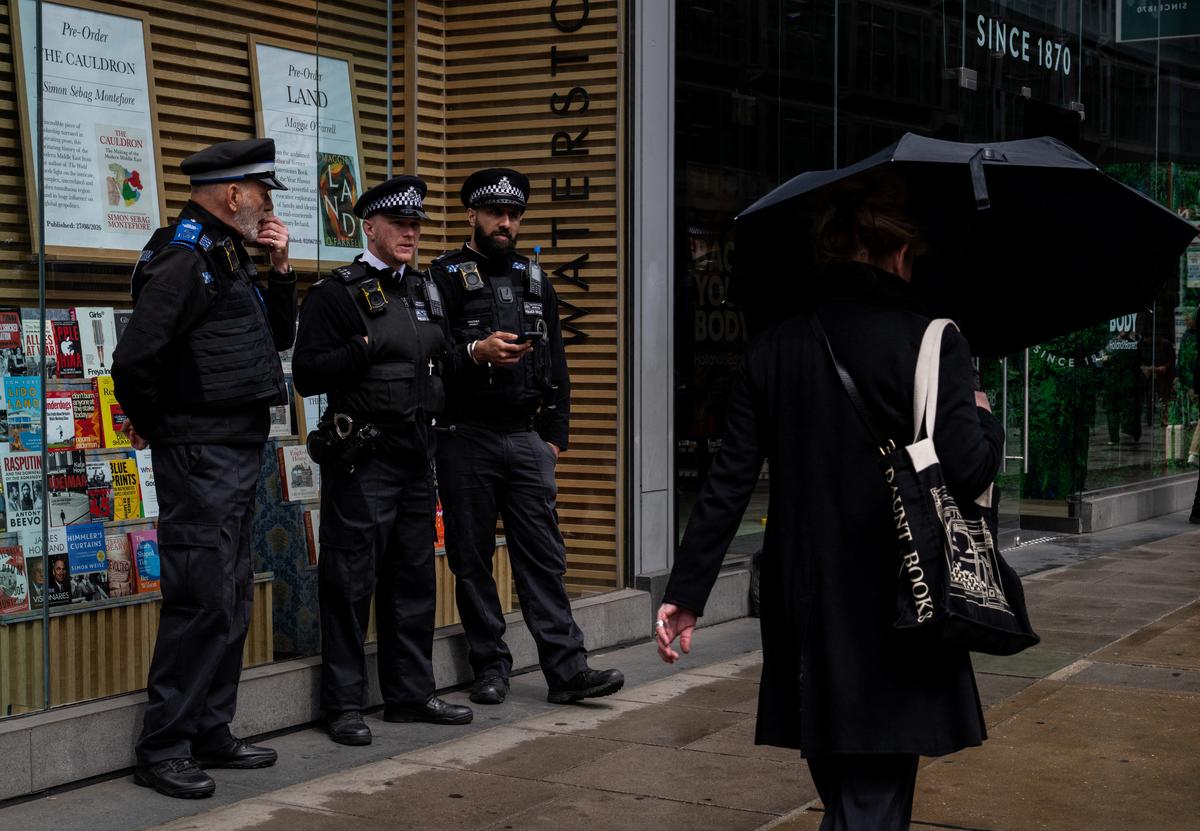 Police officers check alerts on phones as part of a Metropolitan Police live facial recognition operation in London, Britain, May 11, 2026. REUTERS/Chris J. Ratcliffe