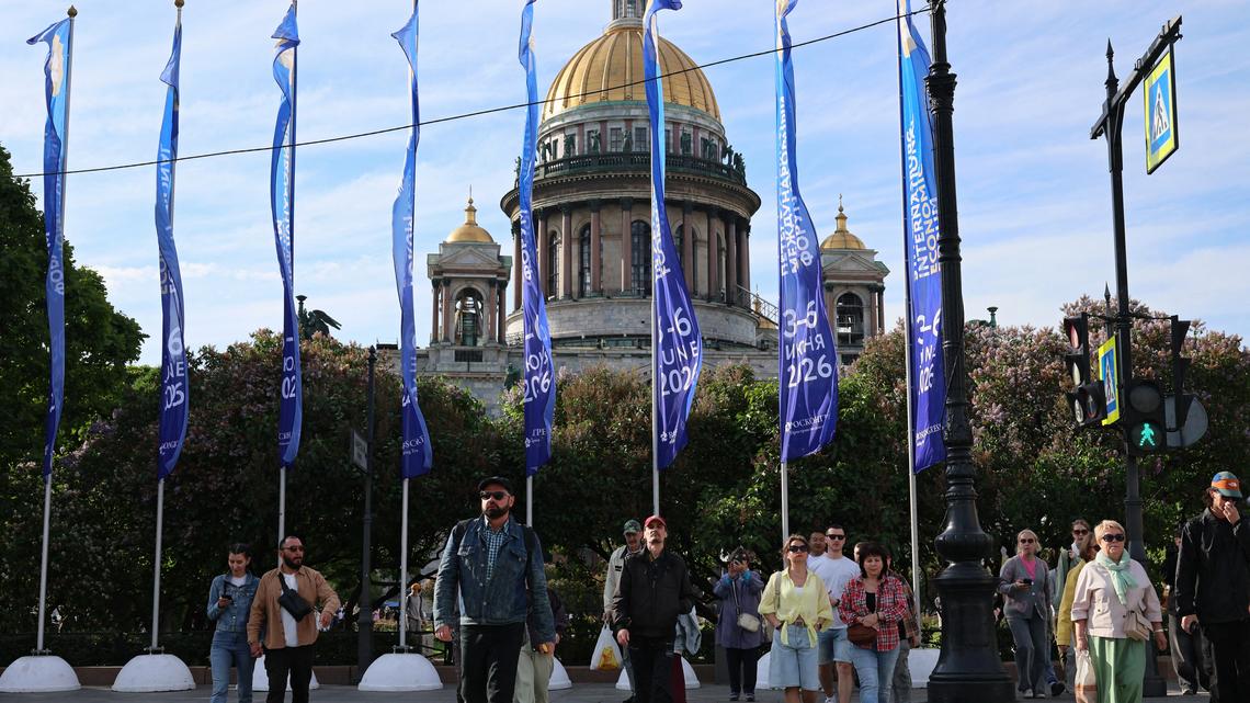 Putin's 'Davos' haunted by war and stagnation despite the swank of influencers 