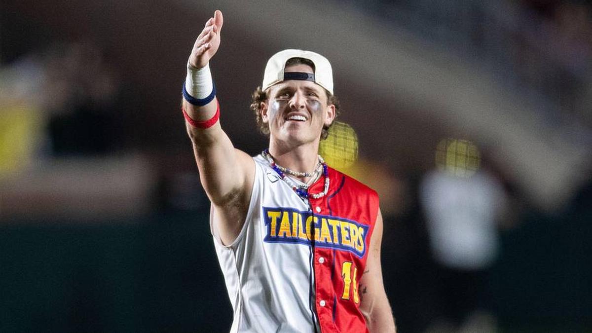  More than 60,000 fans filled Doak Campbell Stadium to experience the Savannah Bananas play against the Texas Tailgaters in Banana Ball on Saturday, Feb. 28, 2026. | Alicia Devine/Tallahassee Democrat / USA TODAY NETWORK via Imagn Images 