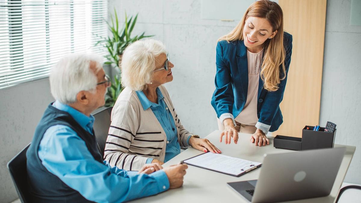  Traditional IRAs offer tax-deferred growth, higher 2026 contribution limits, and valuable retirement savings advantages for disciplined long-term investors. 