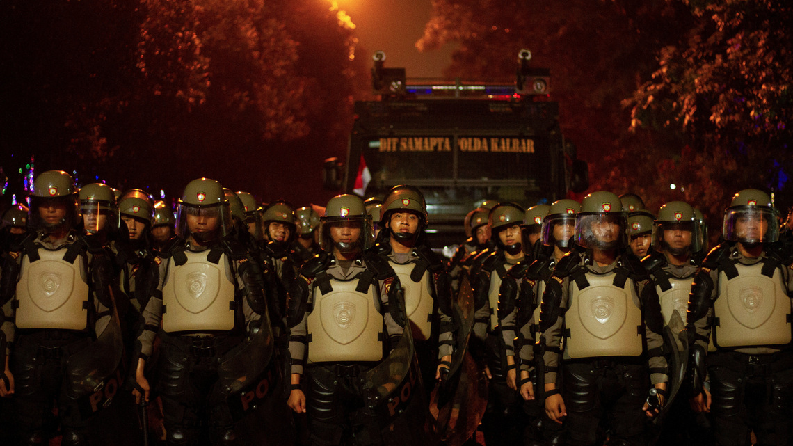 As forest fires rage, hundreds of Indonesian students protest government response 