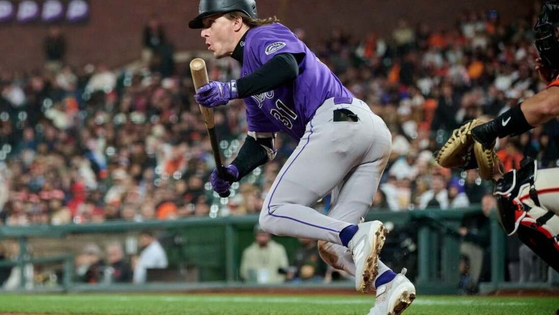 Rockies awaken in 9th, rally past Giants 