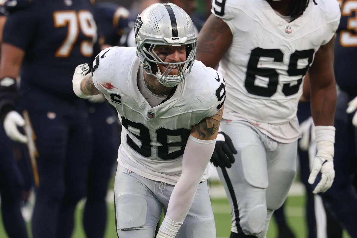  Las Vegas Raiders defensive end Maxx Crosby reacts during a game at SoFi Stadium. Kiyoshi Mio-Imagn Images