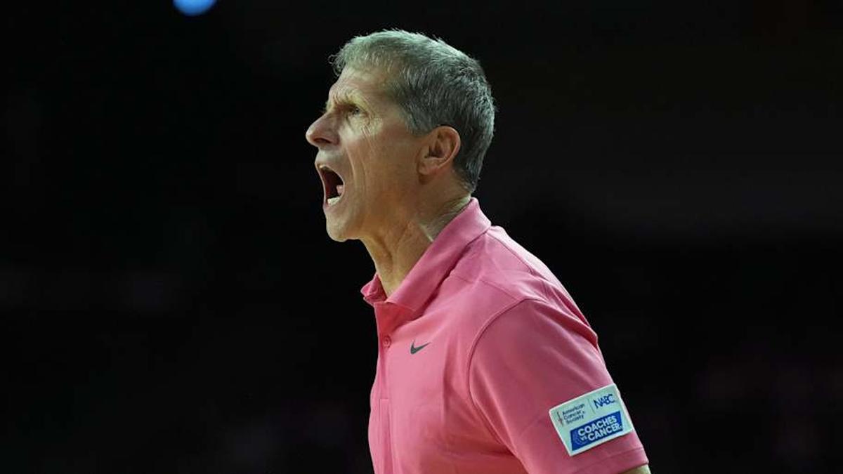  Jan 21, 2026; Los Angeles, California, USA; Southern California Trojans head coach Eric Musselman reacts against the Northwestern Wildcats in the second half at Galen Center. Mandatory Credit: Kirby Lee-Imagn Images | Kirby Lee-Imagn Images 