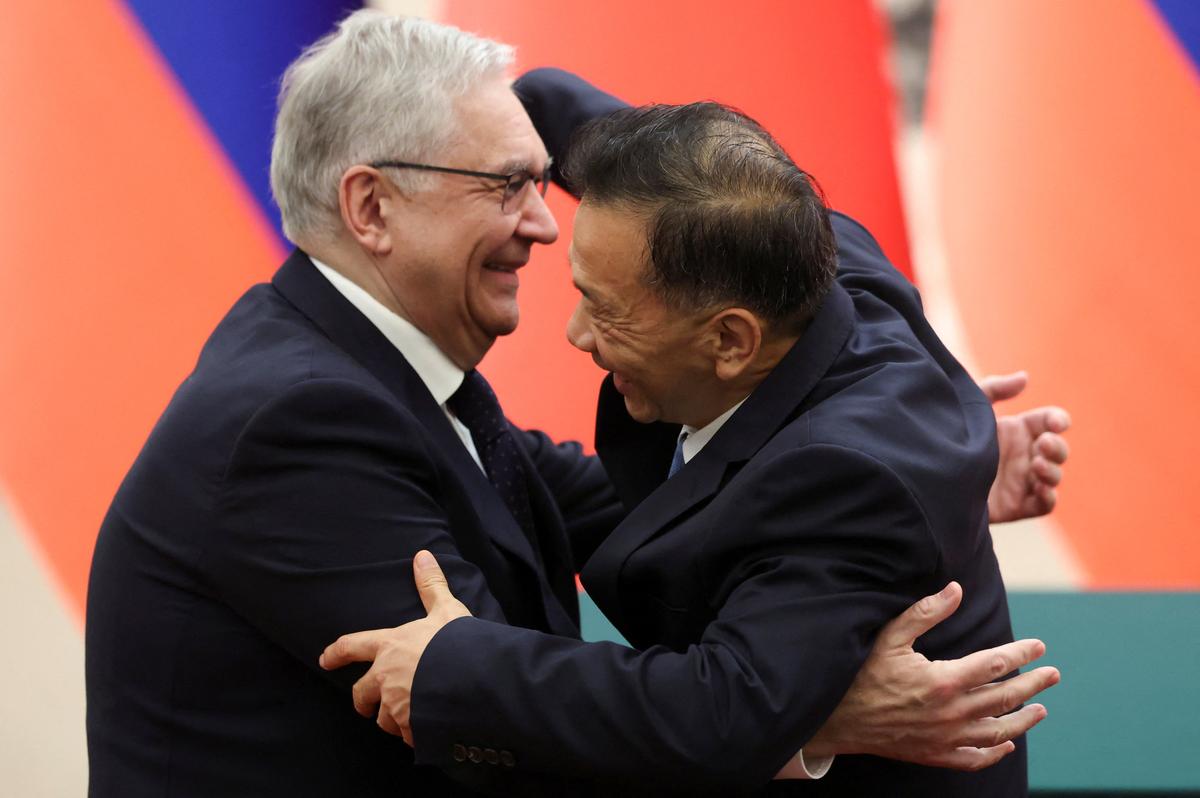 General Director of the All-Russian State Television and Radio Broadcasting Company (VGTRK) Oleg Dobrodeyev embraces China Media Group President Shen Haixiong in the Great Hall of the People during Russian President Vladimir Putin visit to China, in Beijing, China May 20, 2026. REUTERS/Maxim Shemetov/Pool