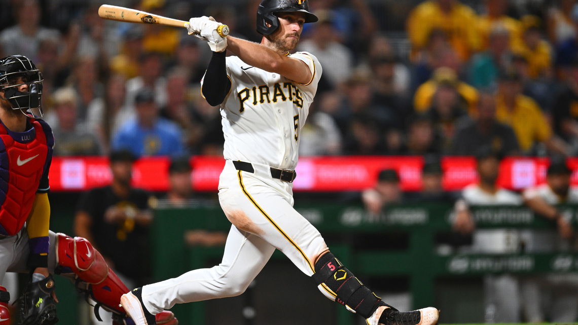 Brandon Lowe plays hero for the Pirates with a walk-off single against the Diamondbacks in extra innings 