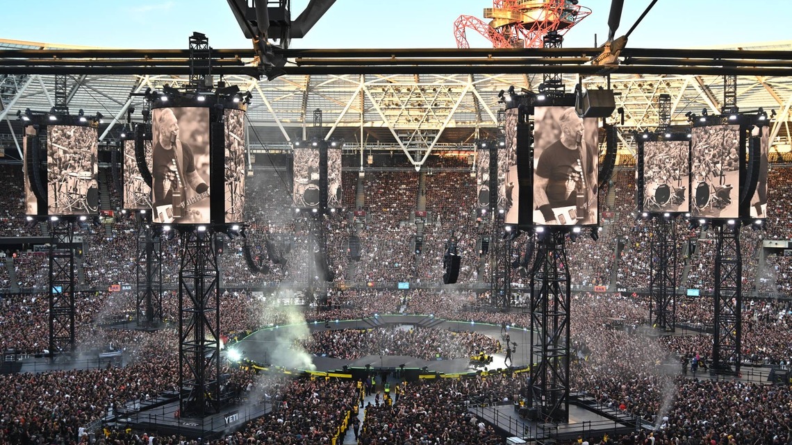 This Legendary '80s Metal Band's Crowd is Shocking Fans Around the World - 'This is What a Concert Should Look Like' 