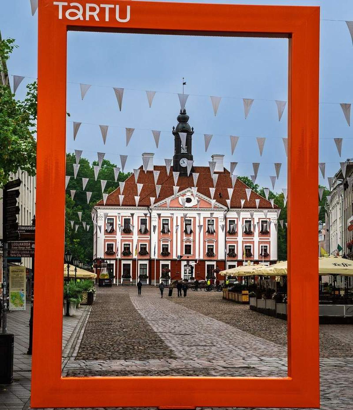  City Hall on the Main Square in Tartu. Photo credit: Simon Lock/MyEclecticImages 