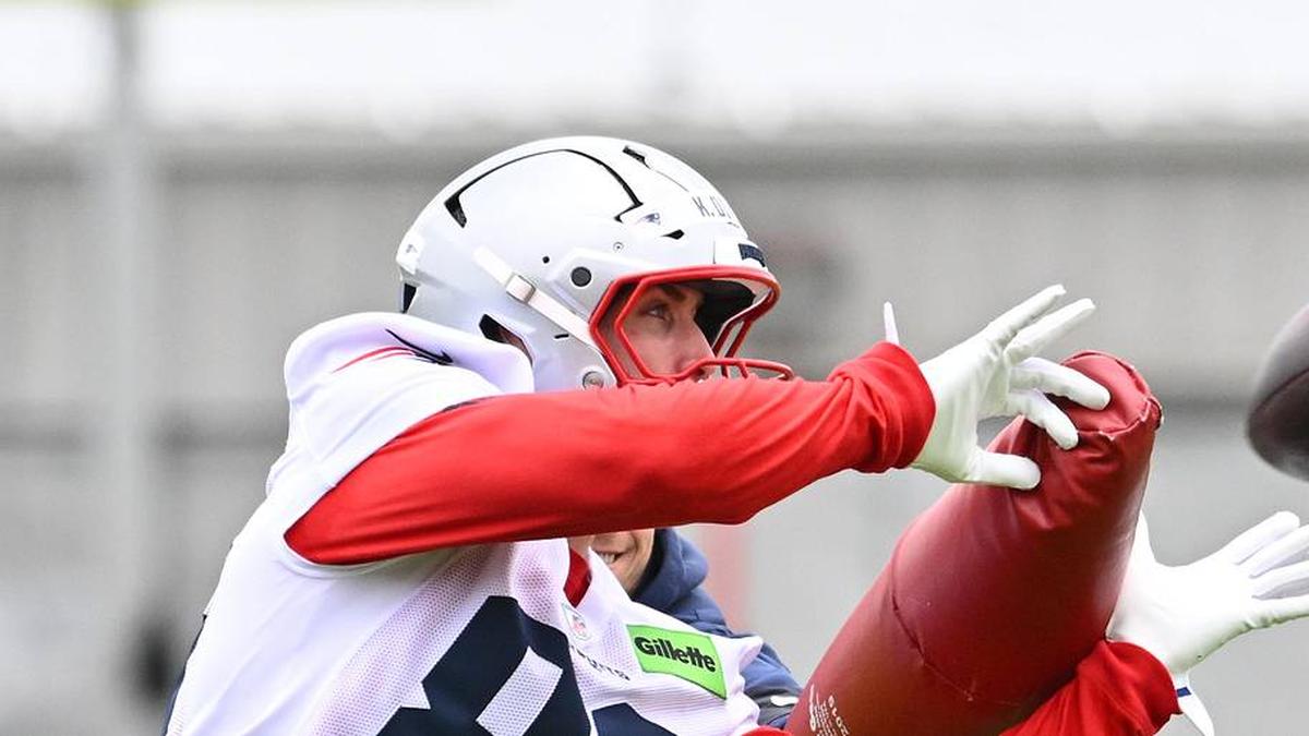  May 9, 2026; Foxborough, MA, USA; New England Patriots wide receiver Kyle Dixon (83) works with coaching staff during the New England Patriots rookie camp at Gillette Stadium. Mandatory Credit: Eric Canha-Imagn Images | Eric Canha-Imagn Images 
