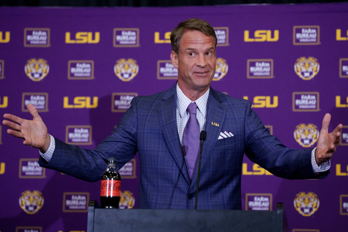  LSU coach Lane Kiffin speaks at South Stadium Club at Tiger Stadium on Dec. 1, 2025, in Baton Rouge, Louisiana. Matthew Hinton-Imagn Images