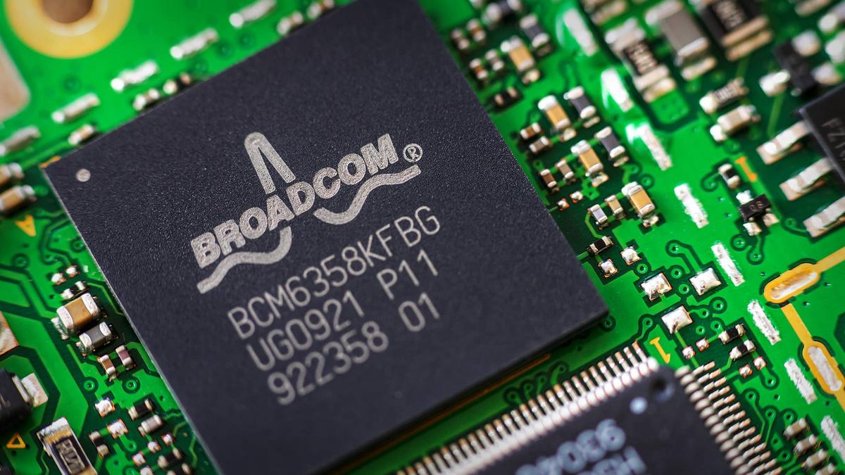  Wells Fargo and TD Cowen raised their Broadcom stock price targets. Shutterstock