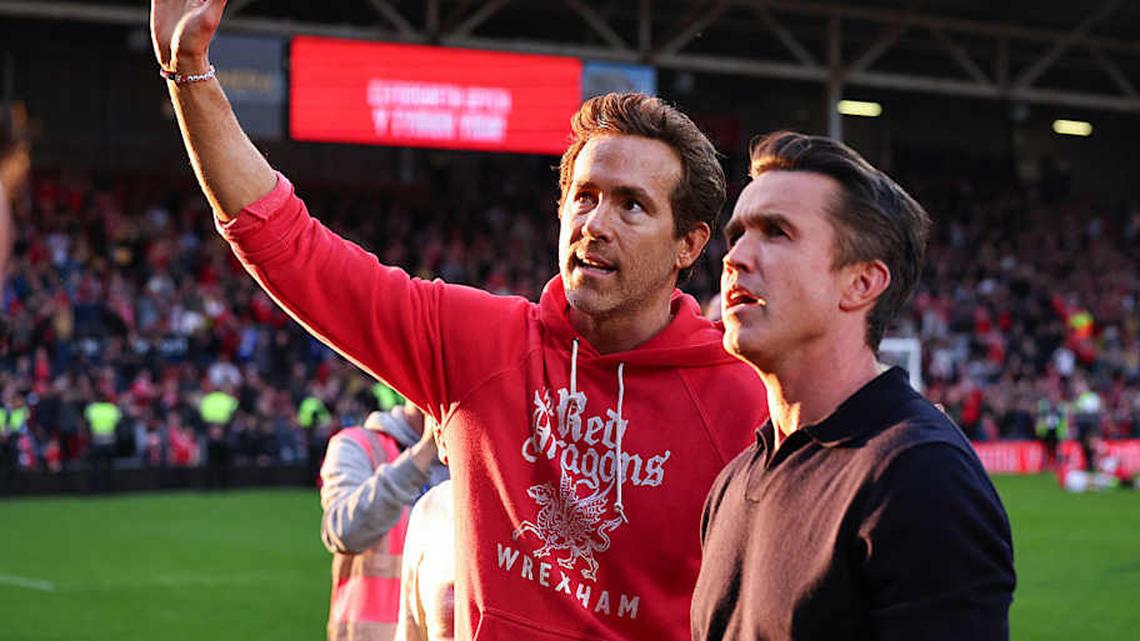  Reynolds (left) and Rob Mac have big dreams of promotion to the Premier League. | Robbie Jay Barratt/AMA/Getty Images 