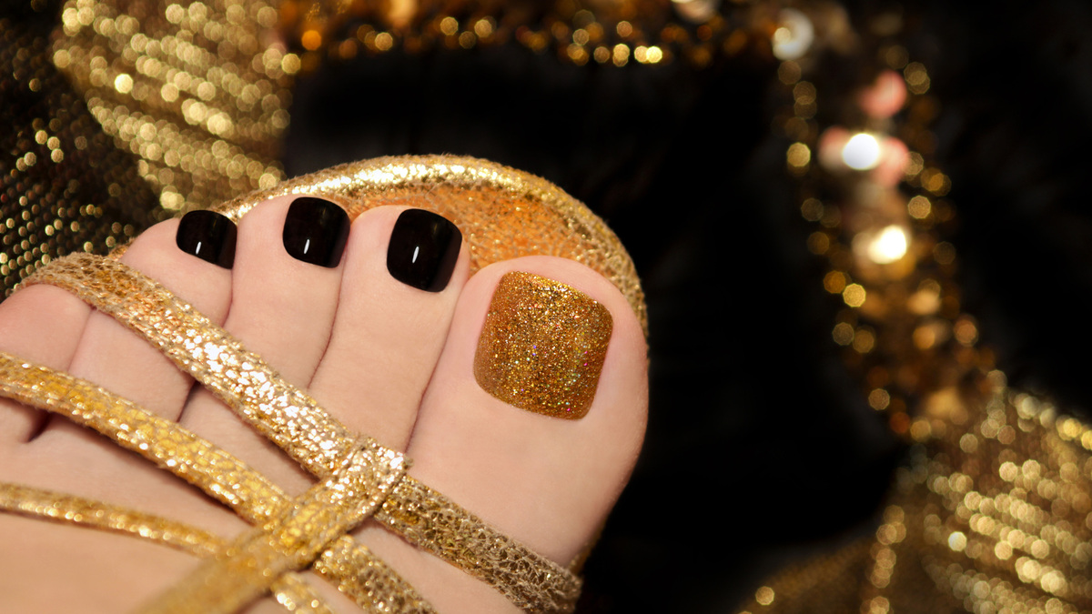 Take a good hard look and if your toes are ungroomed or plain ugly, choose sandals that cover the toes. (Marigo20/Dreamstime/TNS)