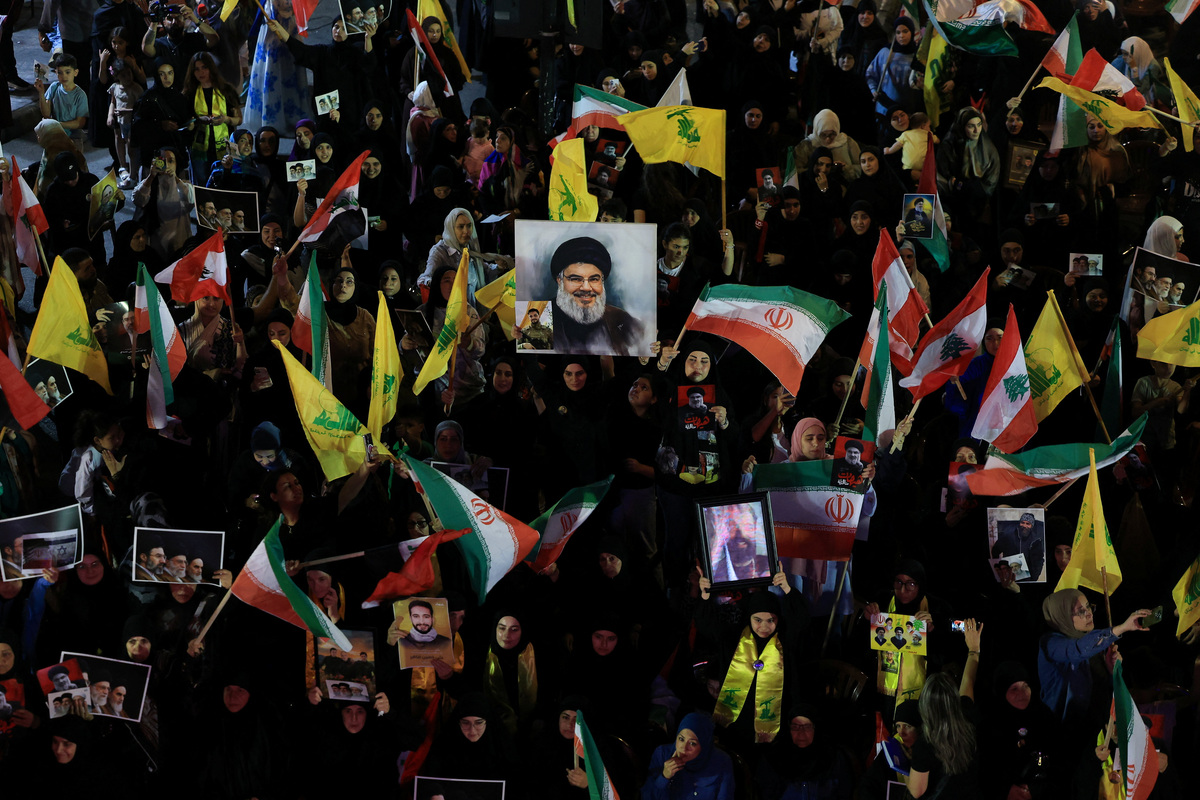 Hezbollah supporters hold flags and placards during a rally in Beirut's southern suburbs, Lebanon June 10, 2026. REUTERS/Mohamed Azakir