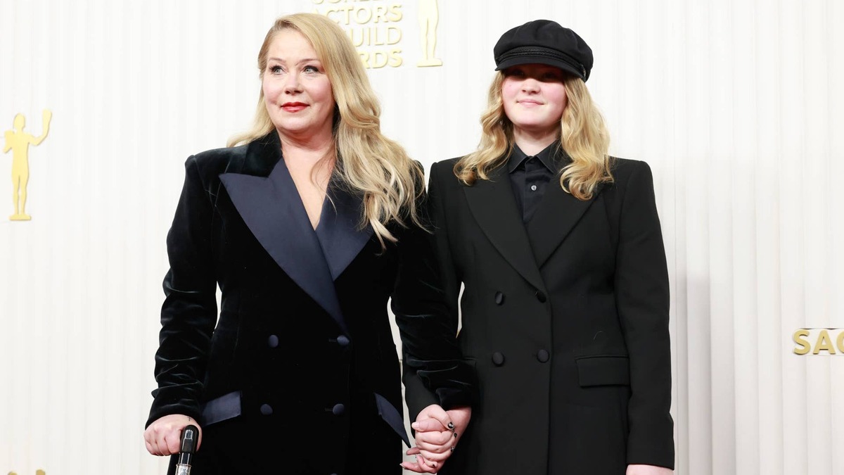 Christina Applegate's Daughter's Blunt Welcome-Home Sign Has Fans Cracking Up
