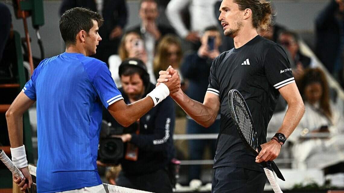 Zverev, Mensik cruise into French Open semifinals with straight-set victories