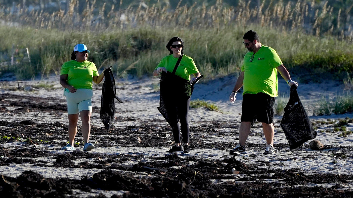 Palm Beach group sets final volunteer beach cleanup of the year 