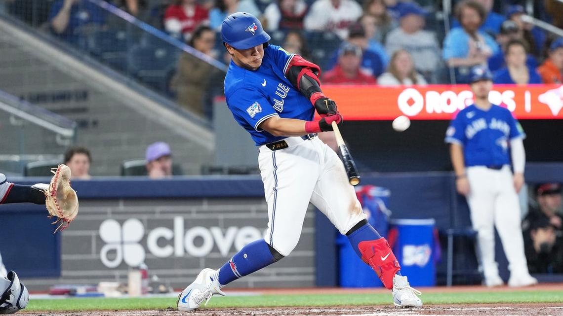 Blue Jays hold on to get one back from Guardians  