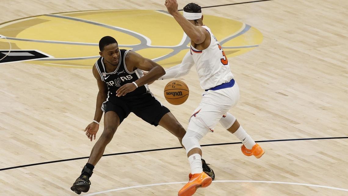 Spurs prove to be own worst enemy late in Game 1 loss to Knicks